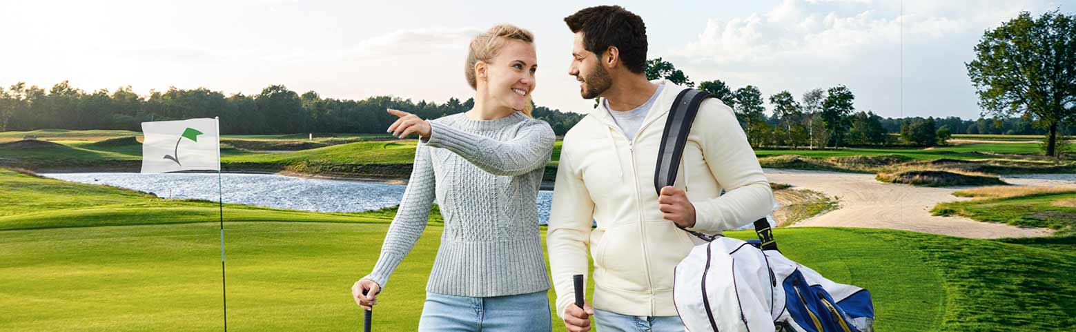 Zwei Golfer auf dem Platz